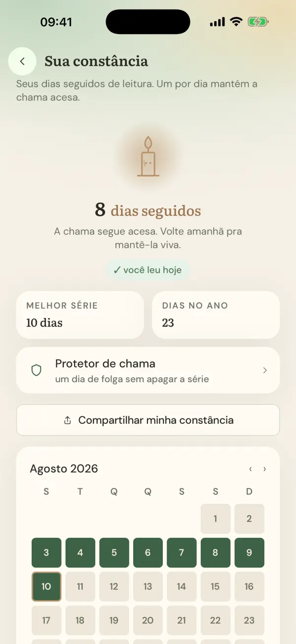 A tela de constância do Klari no iPhone, com a chama acesa e o calendário do mês